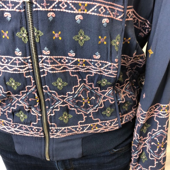 NWOT Embroidered Bomber Jacket - Picture 5 of 9